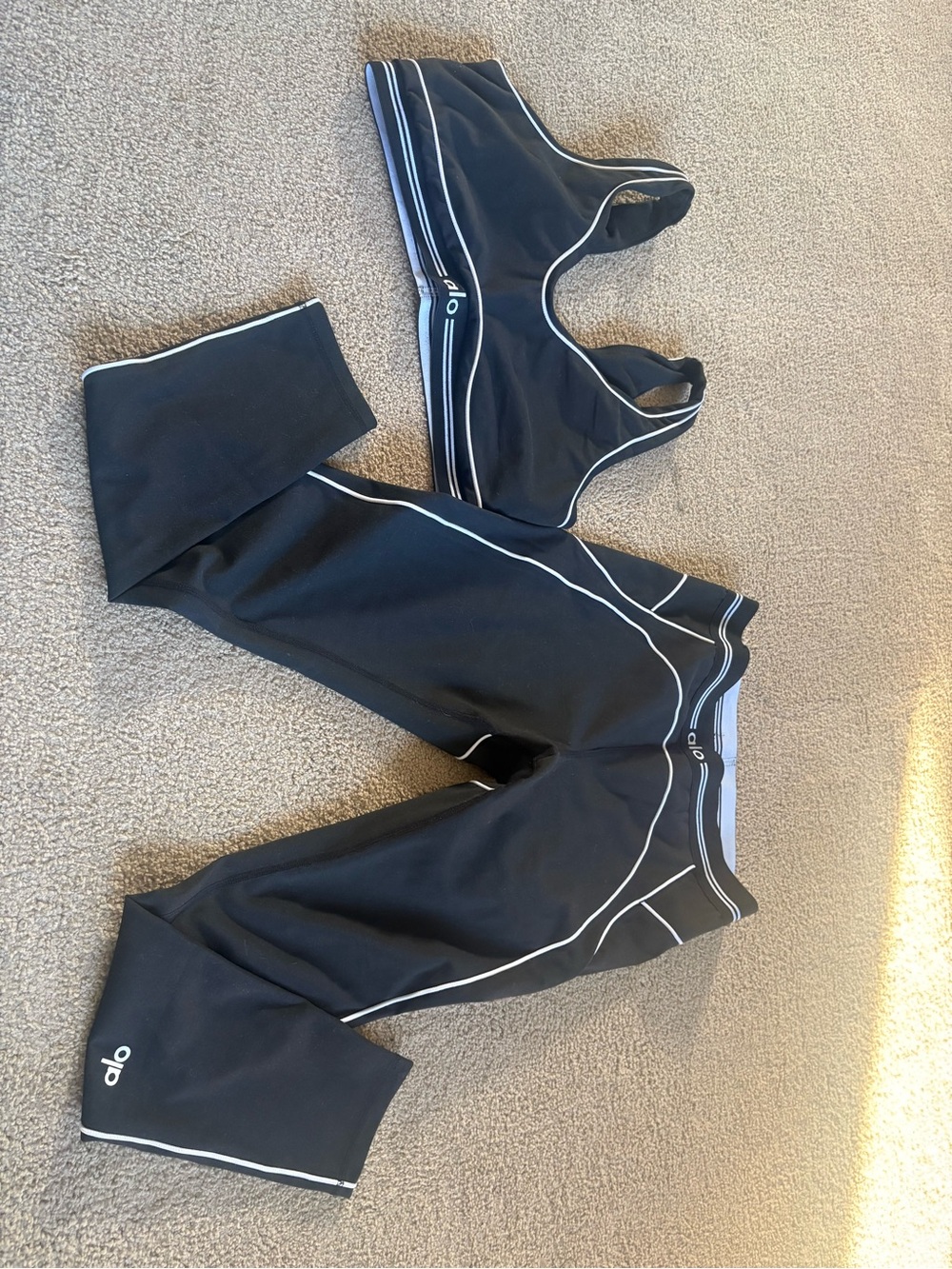 ALO Yoga Heart throb set Black Leggings and bra with White Piping